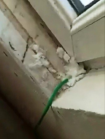 Elazığ’da şaşırtan manzara: Evlerin içi karla doldu