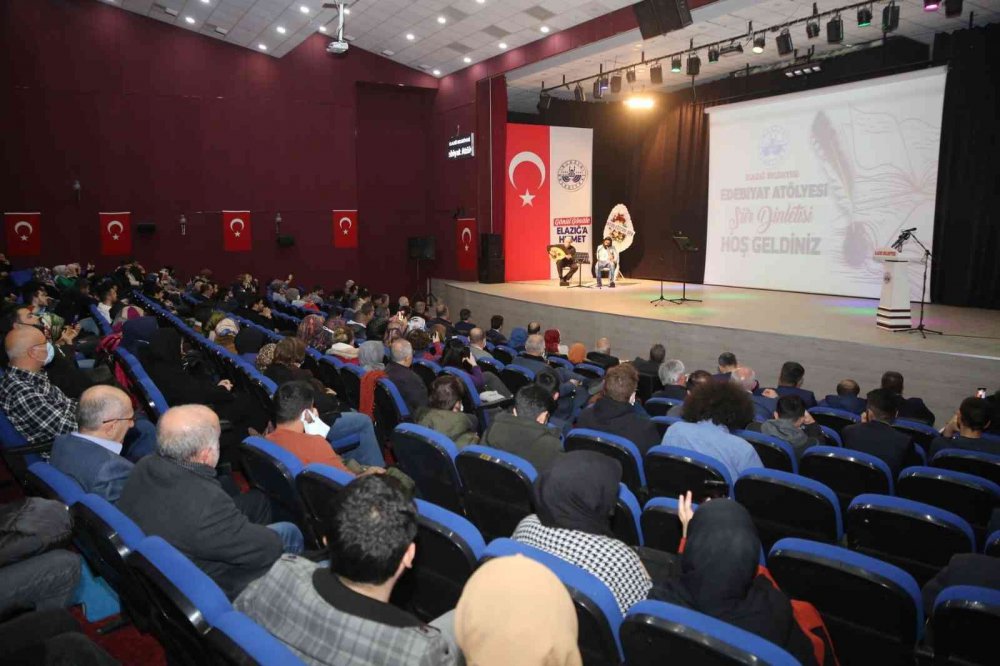 Yazarlık Atölyesi şairleri şiirlerini seslendirdi