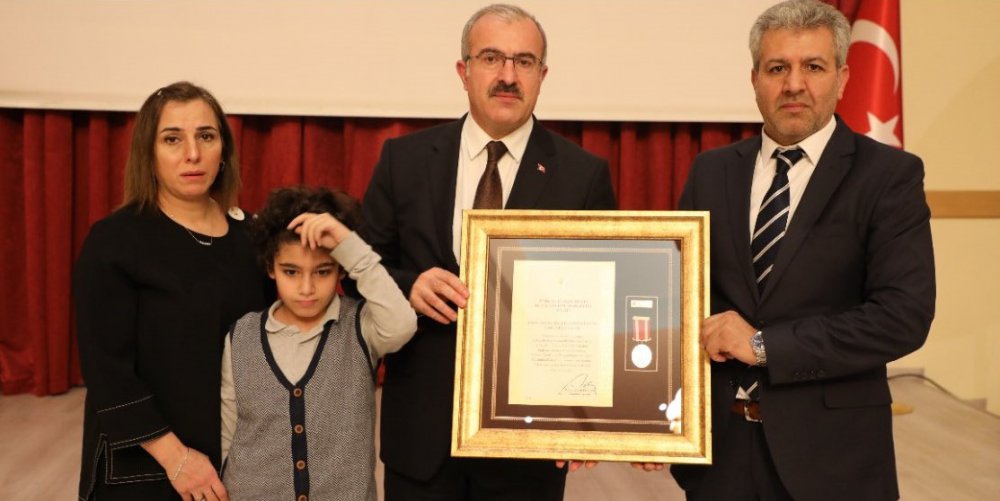 Elazığ’da şehit aileleri ve gazilere ‘Devlet Övünç Madalyası ve Beratı’ verildi