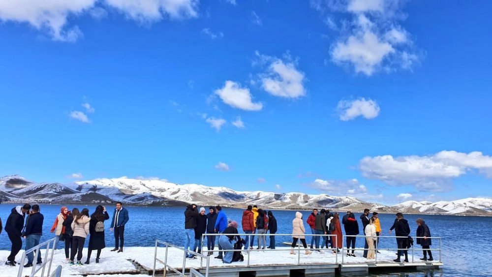 Masa tenisi sporcuları Elazığ’ı gezdi