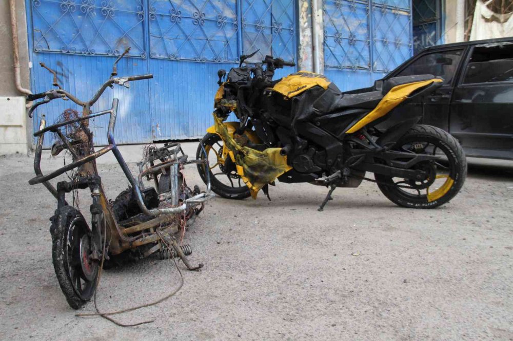 Tamir dükkanında yangın: 400 bin liralık motosikletler kül oldu
