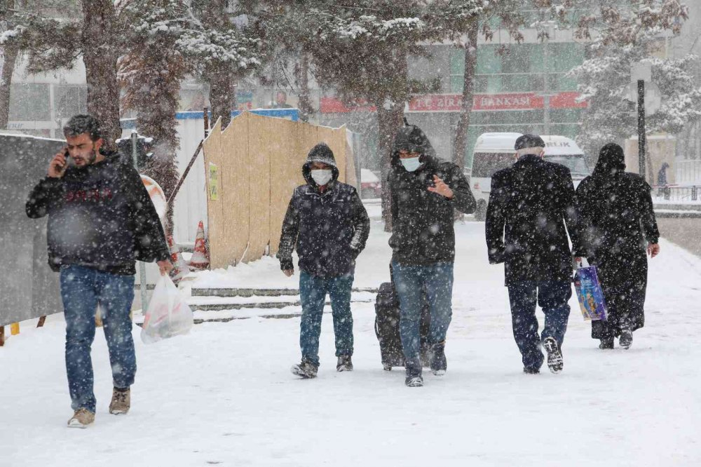Elazığ ilkbaharda kışı yaşıyor