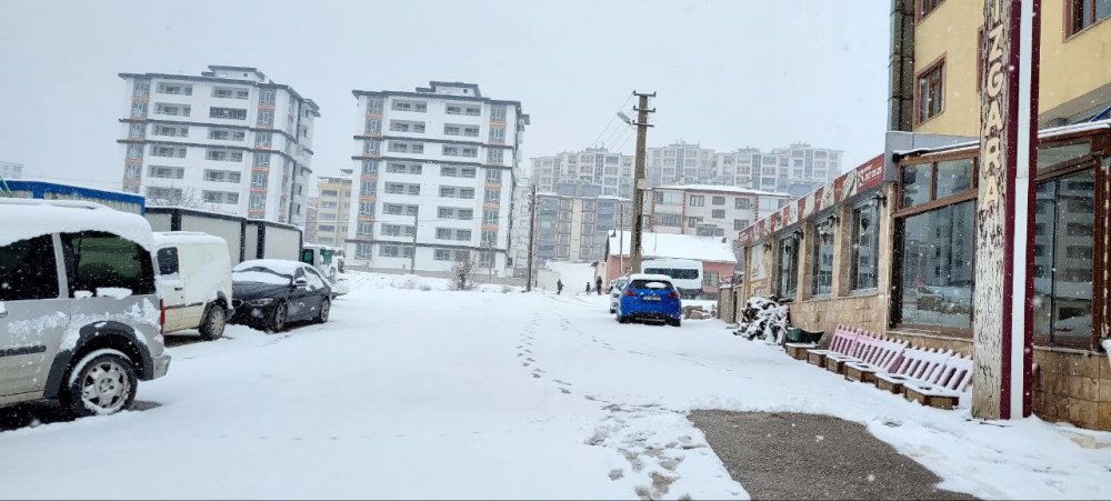 Elazığ’da kar yeniden başladı