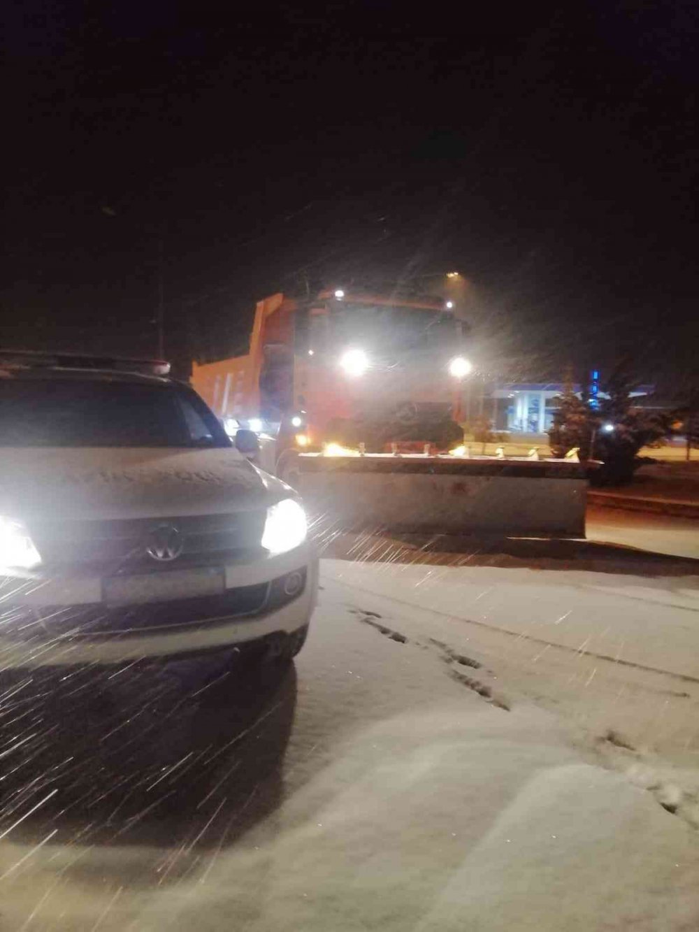 Kar yağışından dolayı ekipler seferber oldu