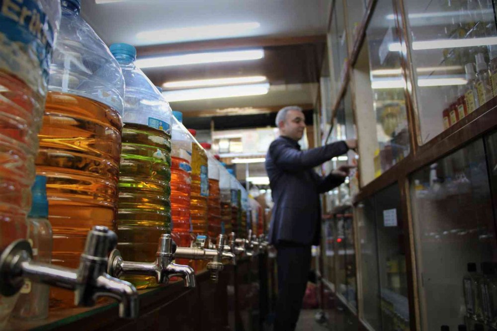 Tarih kokan kolonya dükkanında 41 yıldır Türkiye’ye koku üretiyor