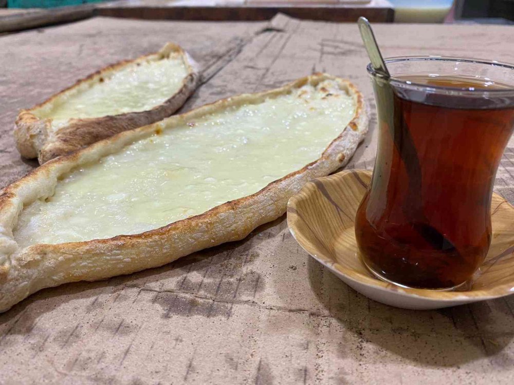 Sofraların vazgeçilmez lezzeti ’Peynirli Ekmek’