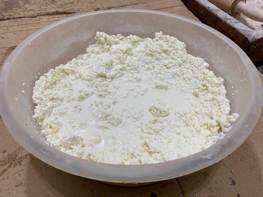 Sofraların vazgeçilmez lezzeti ’Peynirli Ekmek’