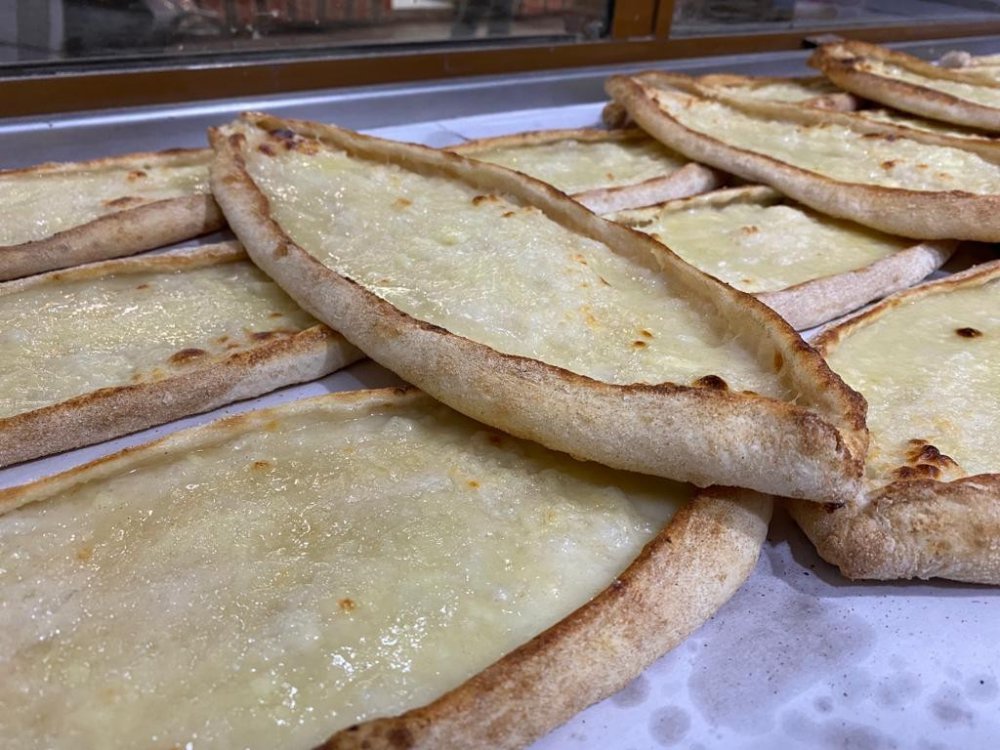 Sofraların vazgeçilmez lezzeti ’Peynirli Ekmek’
