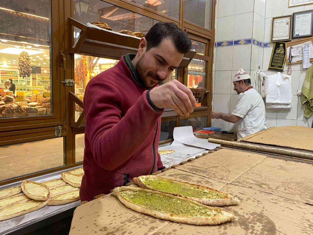 Sofraların vazgeçilmez lezzeti ’Peynirli Ekmek’
