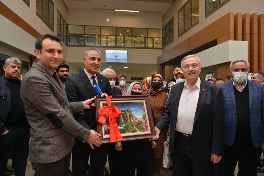 Hasta ve yakınlarının yaptığı el emekleri görücüye çıktı