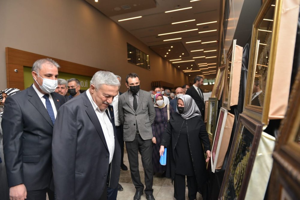 Hasta ve yakınlarının yaptığı el emekleri görücüye çıktı