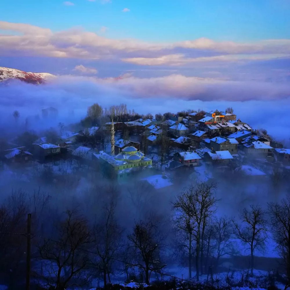 Elazığ’ın şirin köyünde sis güzelliği