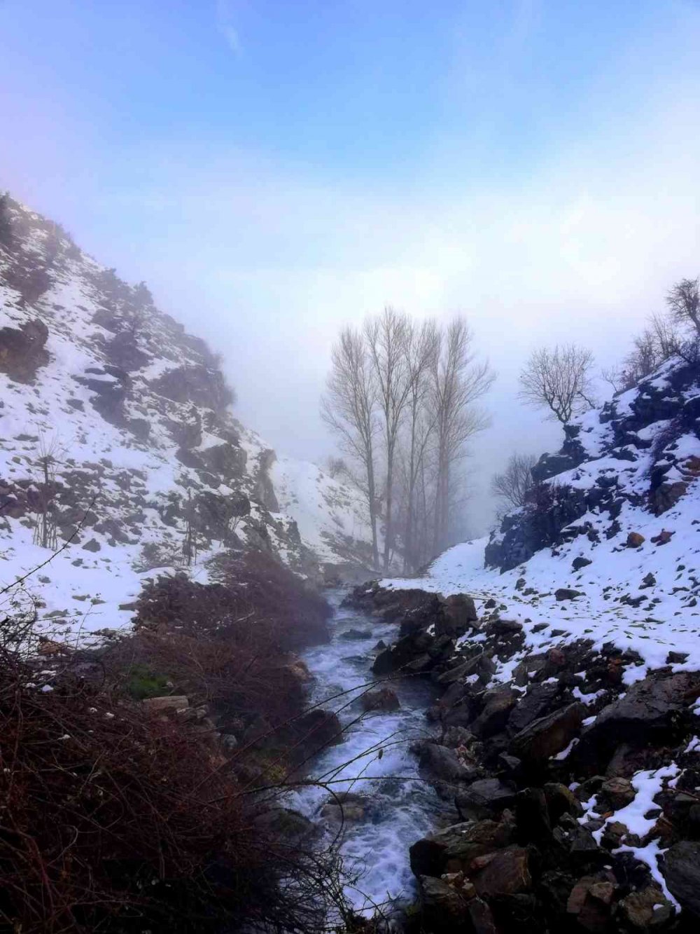 Elazığ’ın şirin köyünde sis güzelliği
