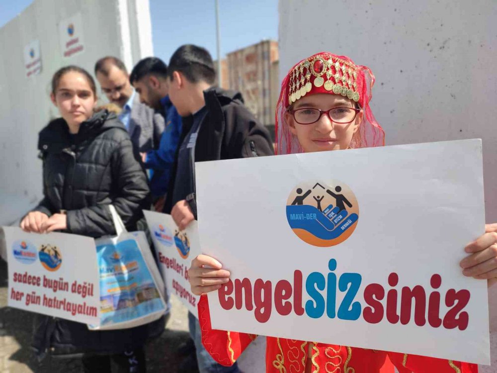 ’Otizme Mavi Işık Yak’ etkinliği