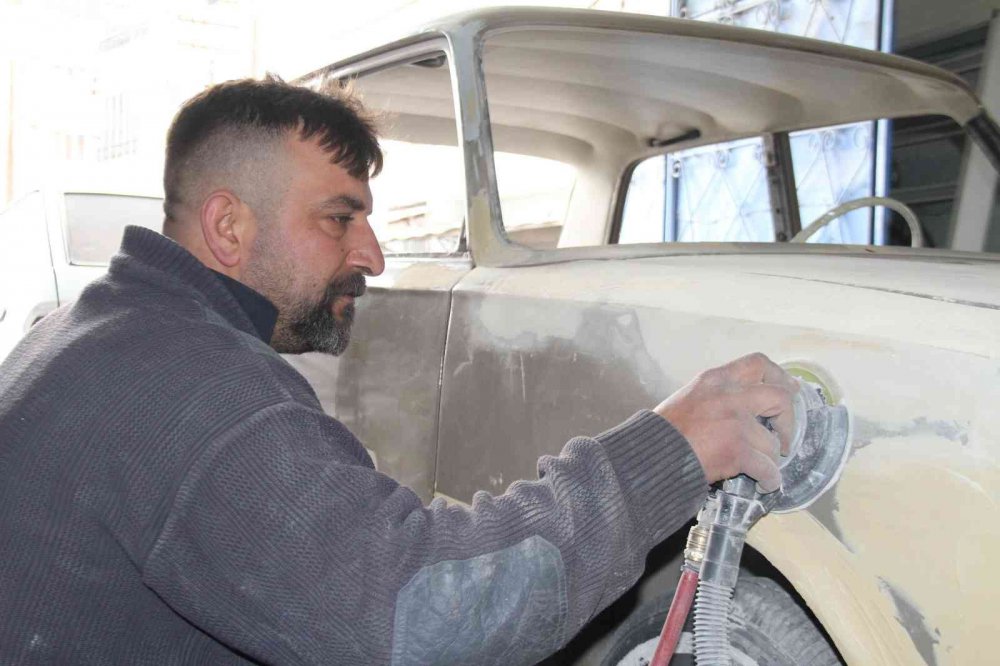 Kızıyla birlikte üniversite sınavına girmişti, şimdi 3. üniversitesini bitirmeye çalışıyor