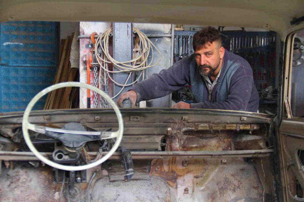 Kızıyla birlikte üniversite sınavına girmişti, şimdi 3. üniversitesini bitirmeye çalışıyor