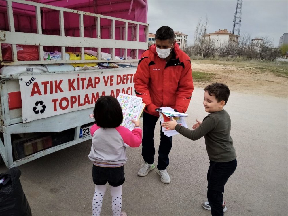 Soy ismiGezeroğlu, sokak sokak gezerek 1 milyonun üzerinde kitap topladı
