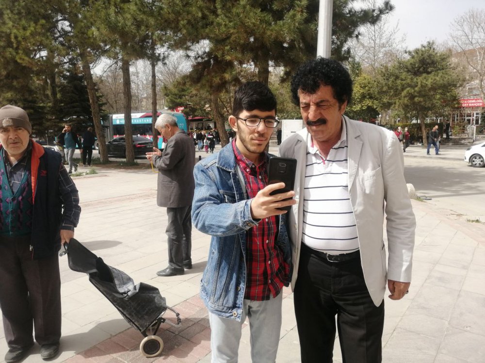 Görenler şoke oldu, ’Müslüm Gürses’ Elazığ sokaklarını turladı