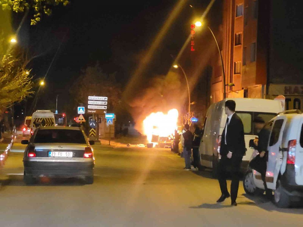 Kontağın çevrilmesiyle transit bir anda patlayıp alev topuna döndü: 1 yaralı