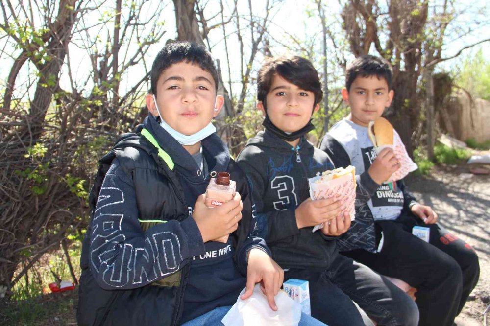 ‘Kantinbüs’ kantini bulunmayan köy okulları için yollarda