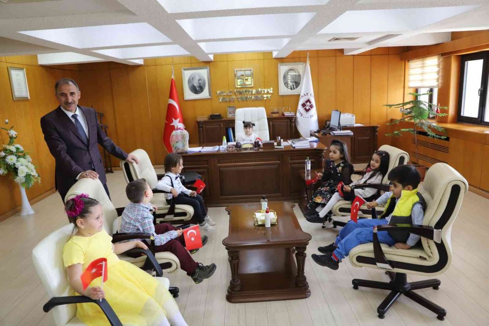 Rektör Prof. Dr. Göktaş da koltuğunu çocuklara devretti