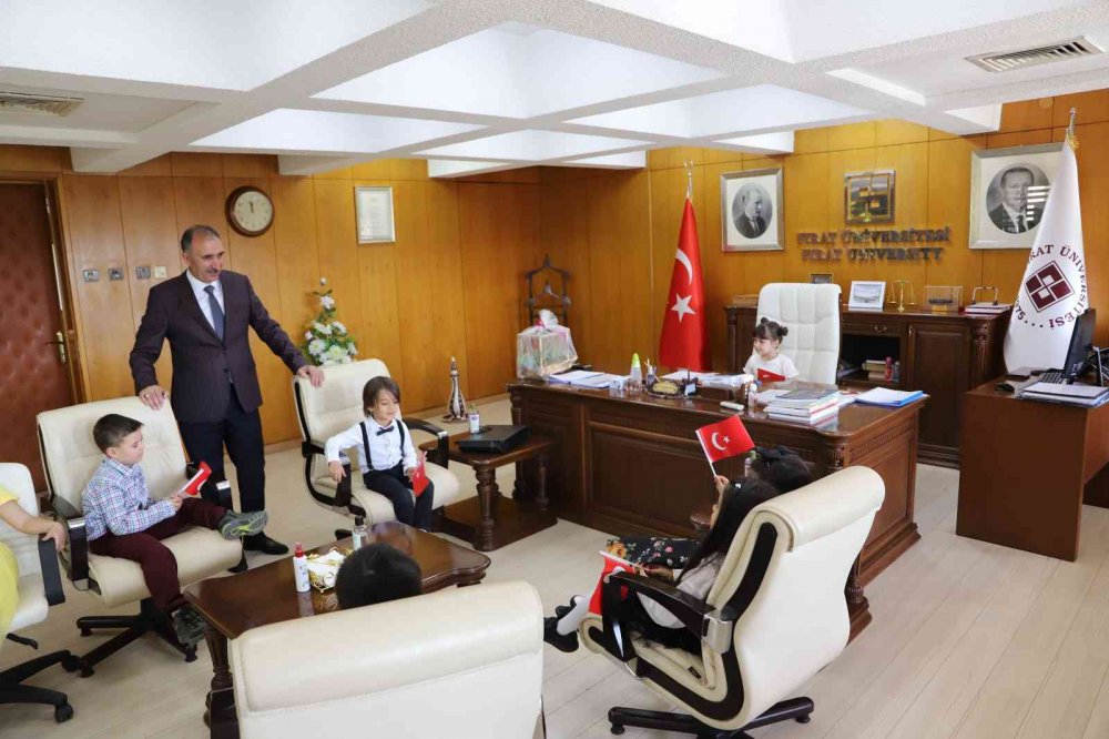 Rektör Prof. Dr. Göktaş da koltuğunu çocuklara devretti