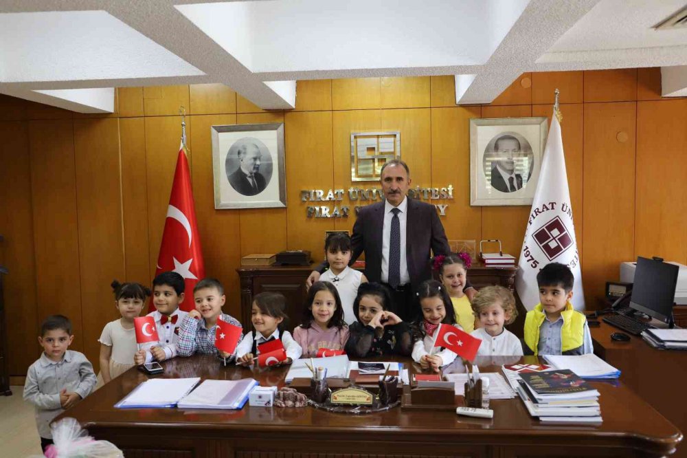 Rektör Prof. Dr. Göktaş da koltuğunu çocuklara devretti