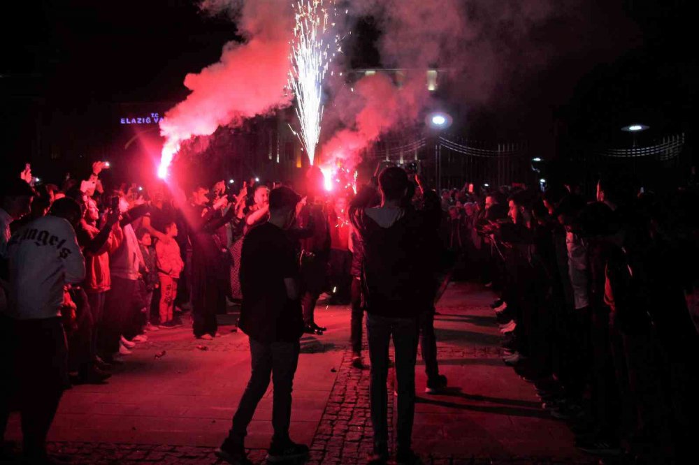 Geleneksel ’23. sahur halayı’ renkli görüntülere sahne oldu