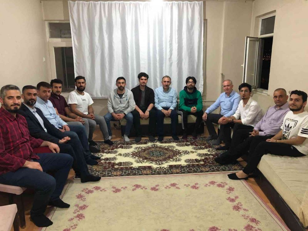 Rektör Prof. Dr. Göktaş, öğrenci evinde sahur yaptı