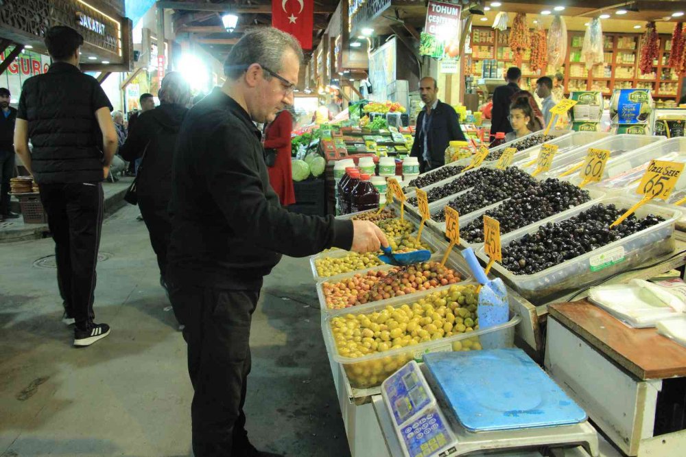 Kapalı Çarşı’da bayram yoğunluğu