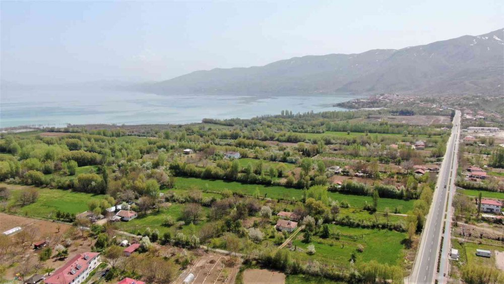 Sivrice muhteşem doğasıyla cezbediyor.